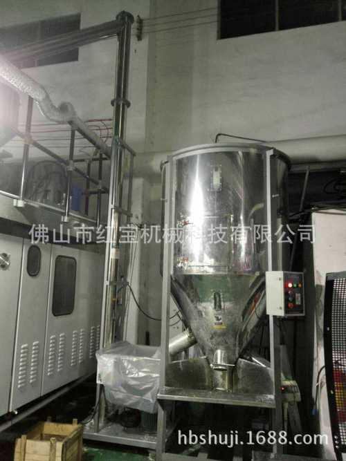 客戶使用現場實拍產品圖總共有15條生產線都是使用立式攪拌機與螺旋